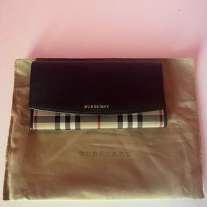 NEW! Burberry House Check and Leather
Continental Wallet